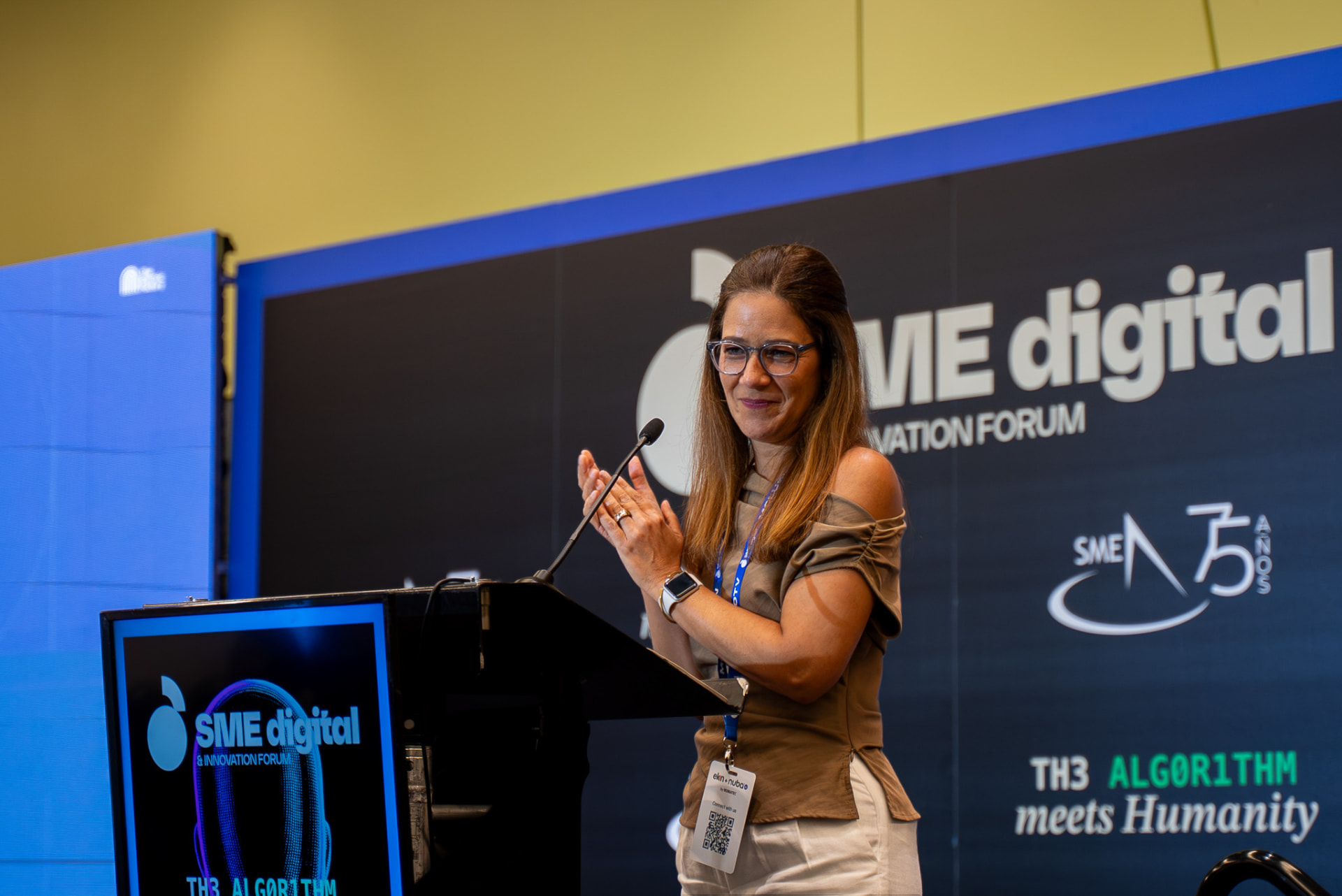 Speaker applauding at a digital innovation forum